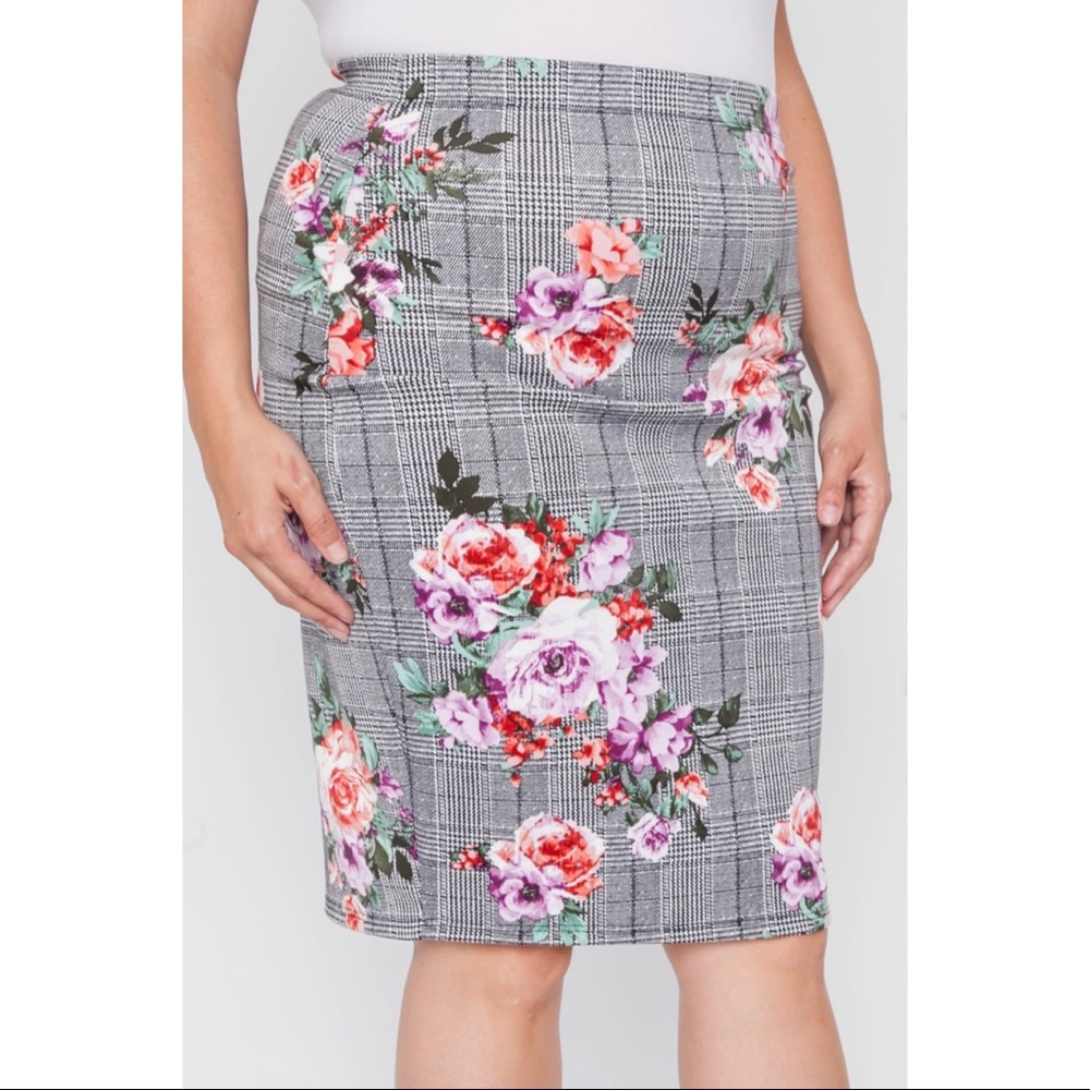 Maitai Plaid Floral Knee Length Pencil Skirt in Black/White Boutique NWOT